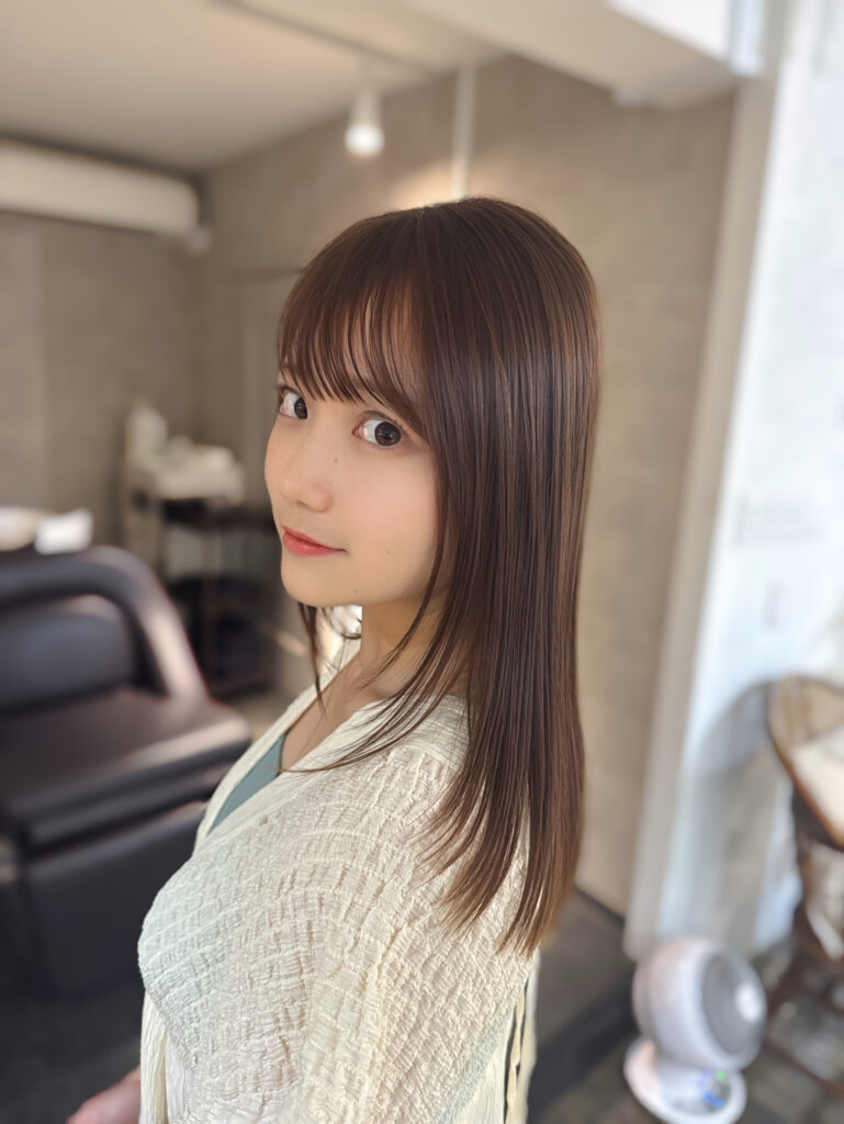 縮毛矯正で前髪がぺったんこに…？自然に仕上げるための5つの工夫の画像